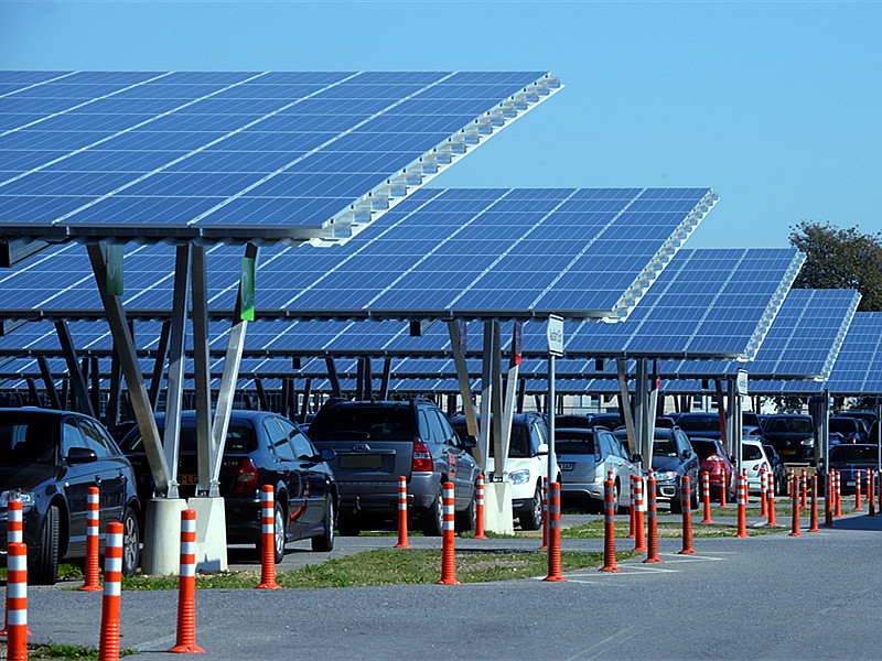 高品質のソーラーカーポートの実装システムの鋼鉄フレームの太陽のキャノピー