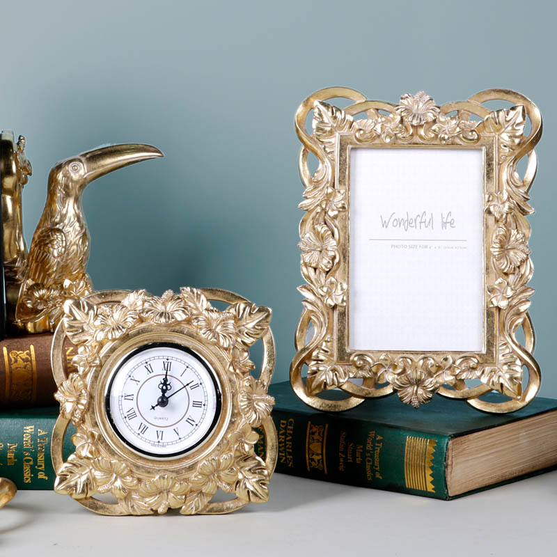 トレイと時計を備えた古典的なフラワーフォトフレームコレクション